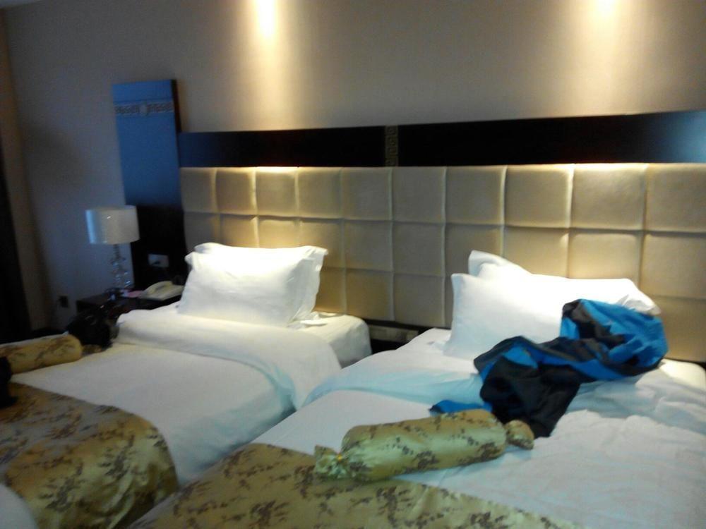 Guilin Golden Crown International Hotel Екстер'єр фото